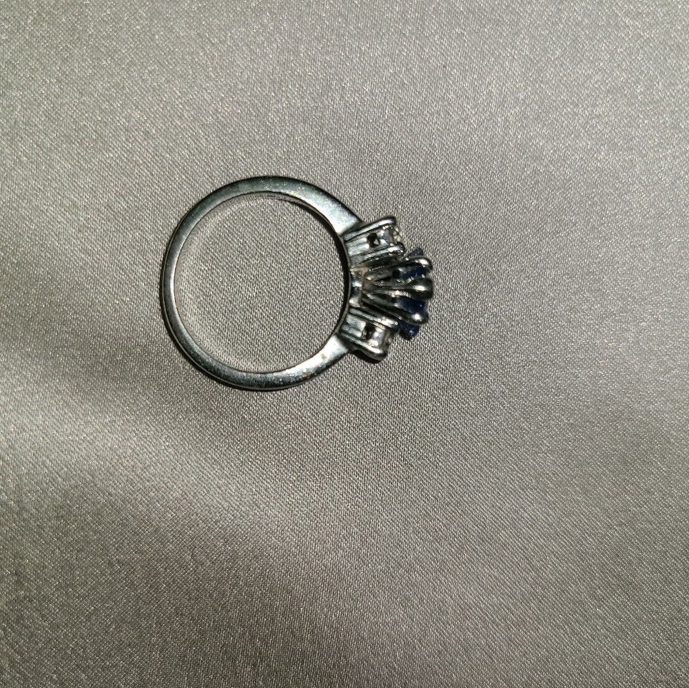Platinum engagement ring 1.74 carat heart shaped sapphire with natural diamonds - Picture 6 of 11